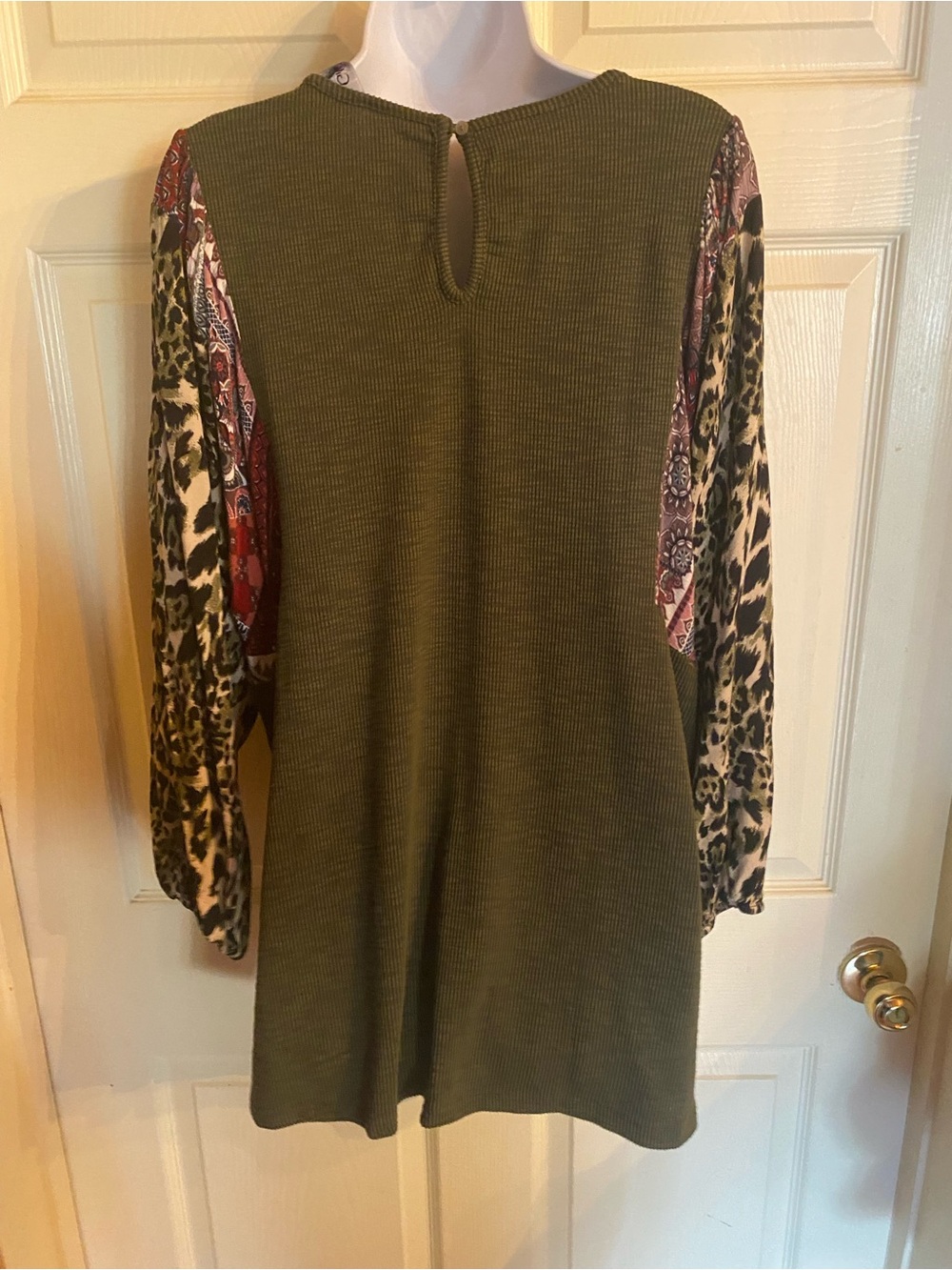 Olive Green Mixed-Print Women's Top with Leopard Sleeve Panels large - Picture 5 of 6